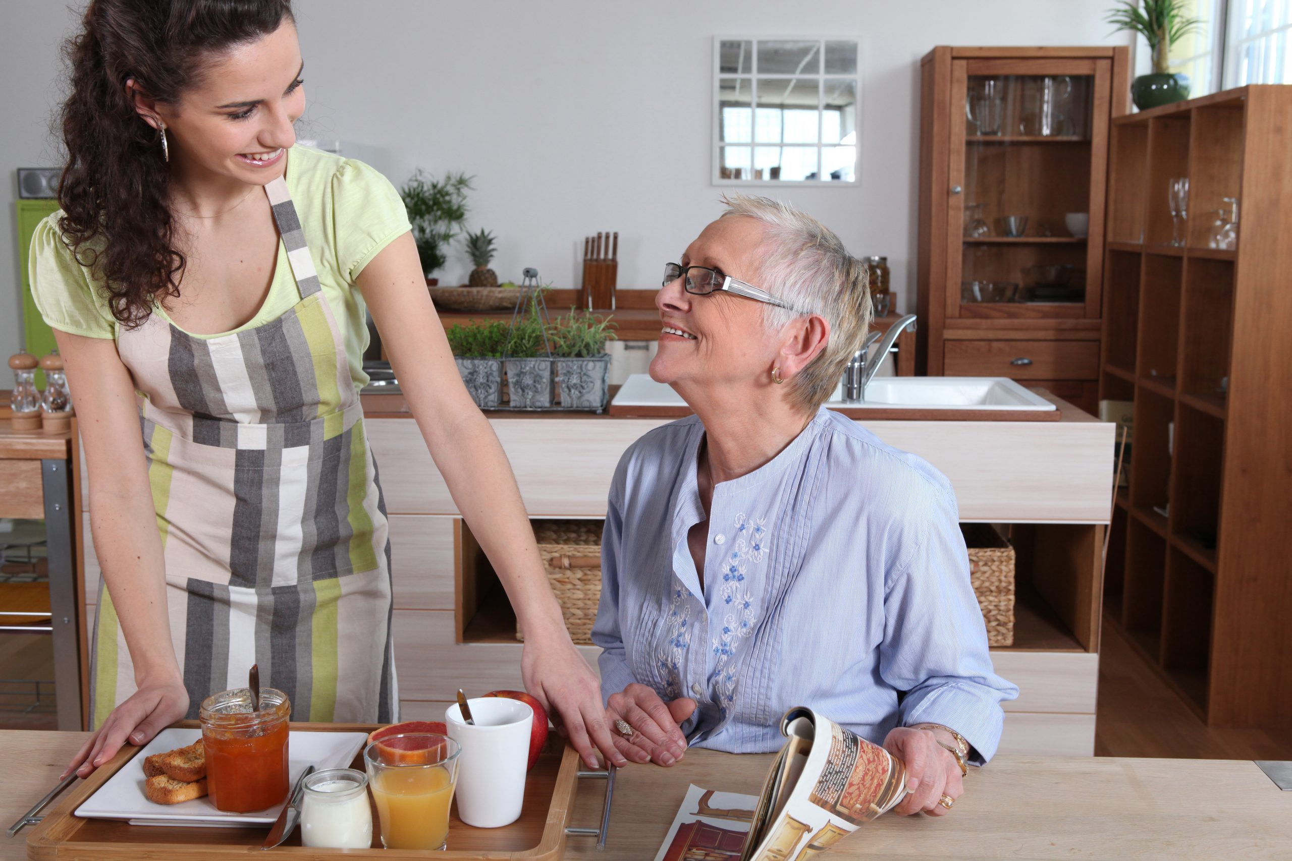 Bénéficier d’une aide ménagère à domicile pour seniors
